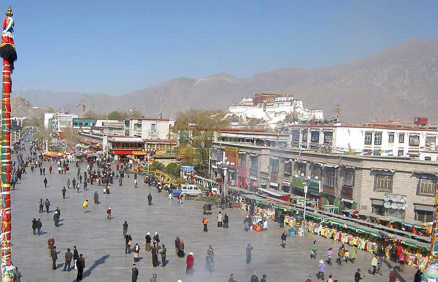 https://www.tibetkailashtour.com/wp-content/uploads/2023/12/Barkhor-Market-Image.jpg