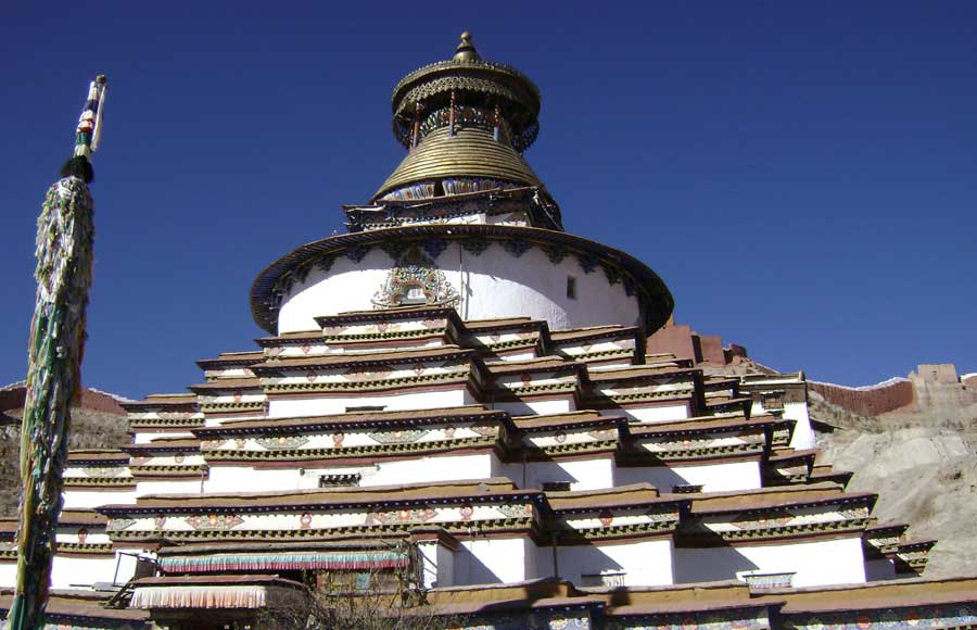 https://www.tibetkailashtour.com/wp-content/uploads/2023/12/Khumbum-Stupa-Image.jpg