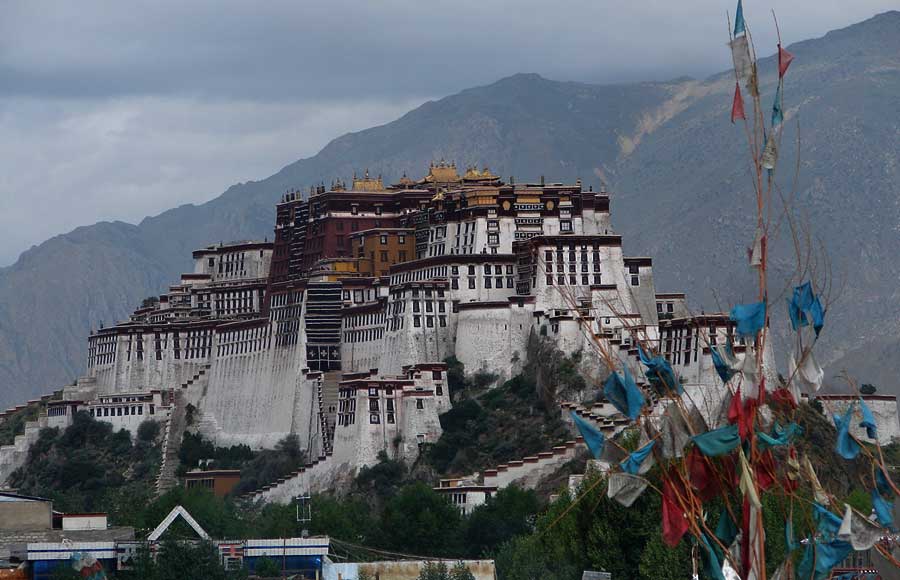 https://www.tibetkailashtour.com/wp-content/uploads/2023/12/Potala-Palace-Image.jpg